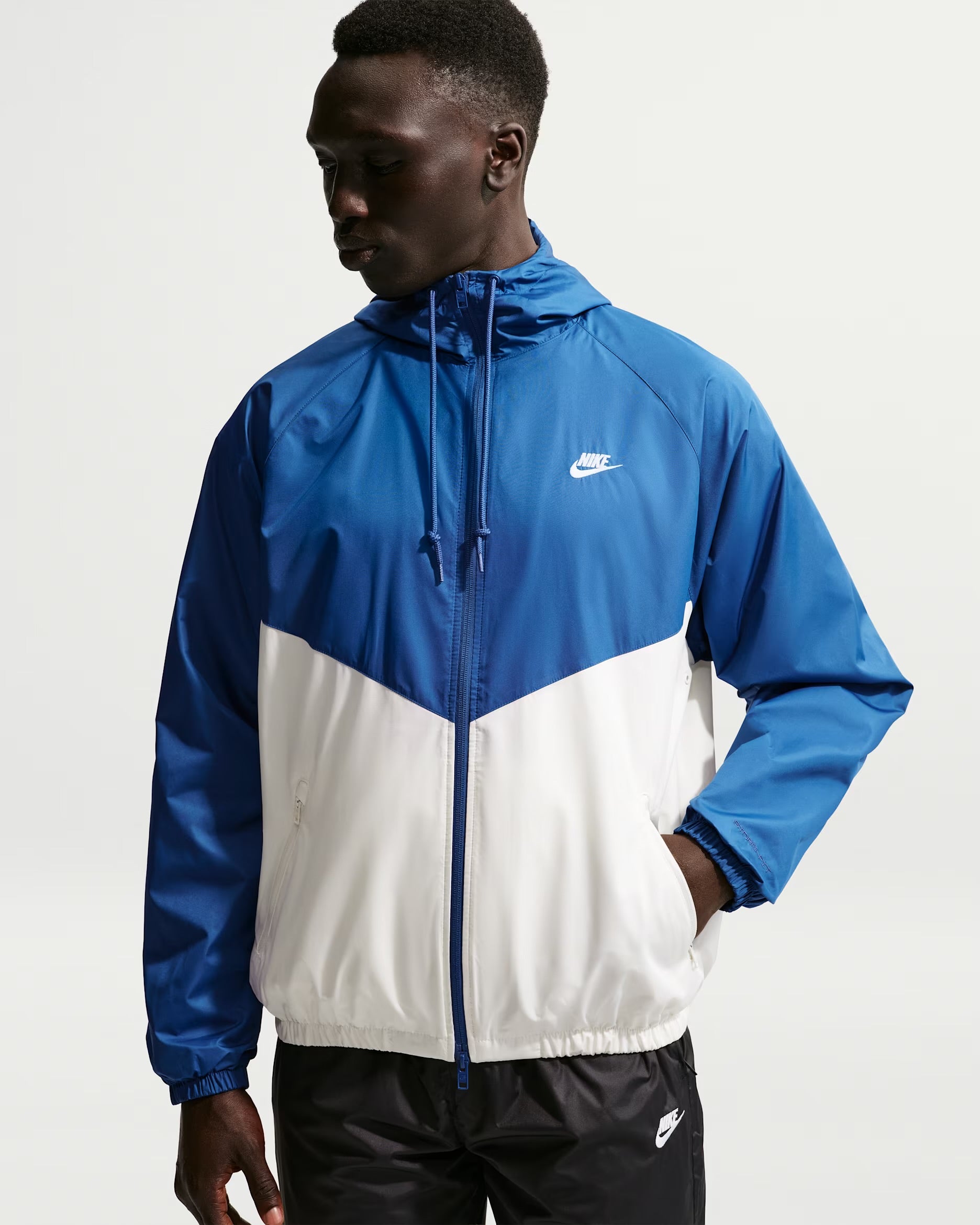 Nike Windrunner
Astarlı Unisex Ceket
